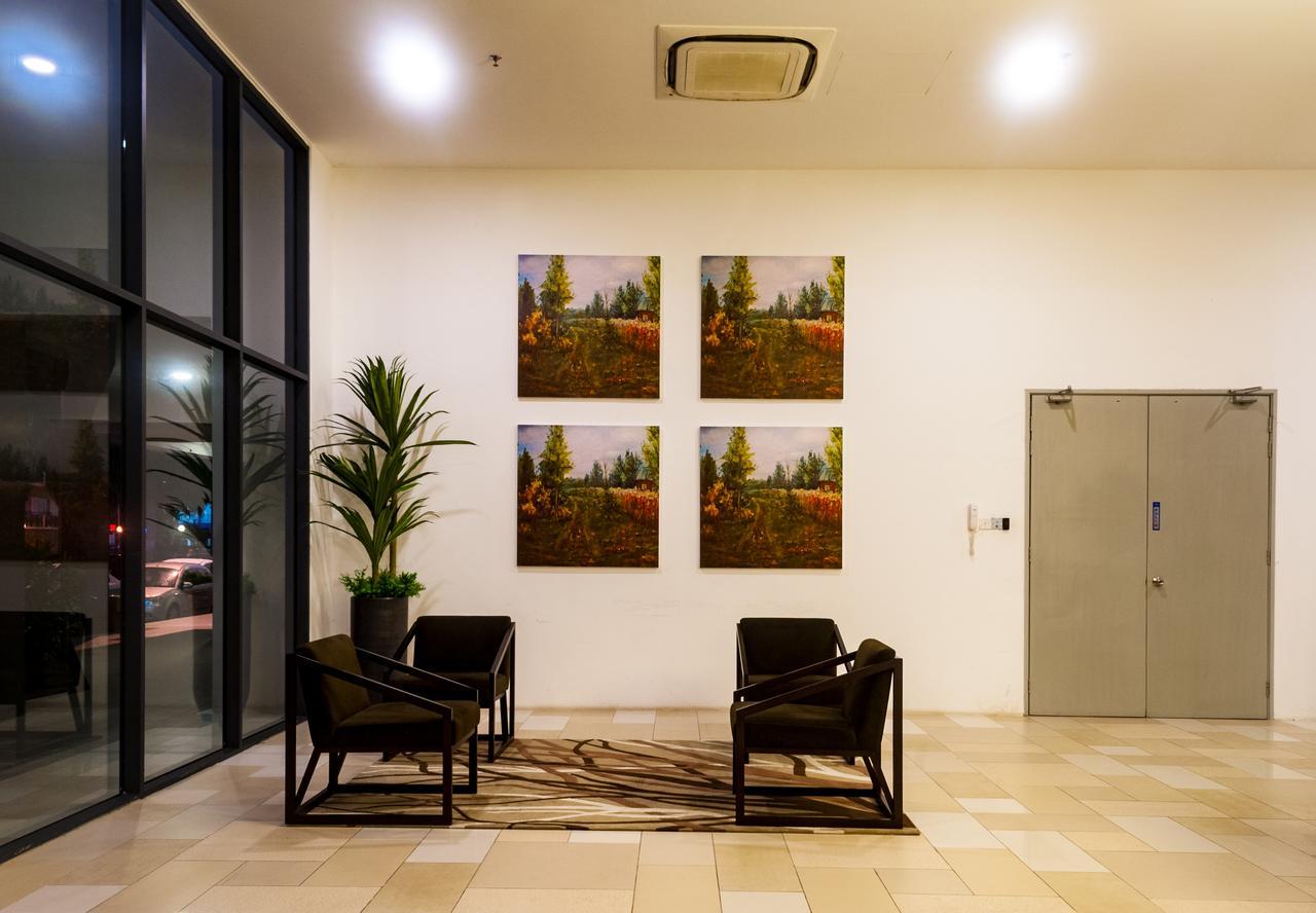 Lazy Traveler'S Suite By D Imperio Homestay Джорджтаун Экстерьер фото